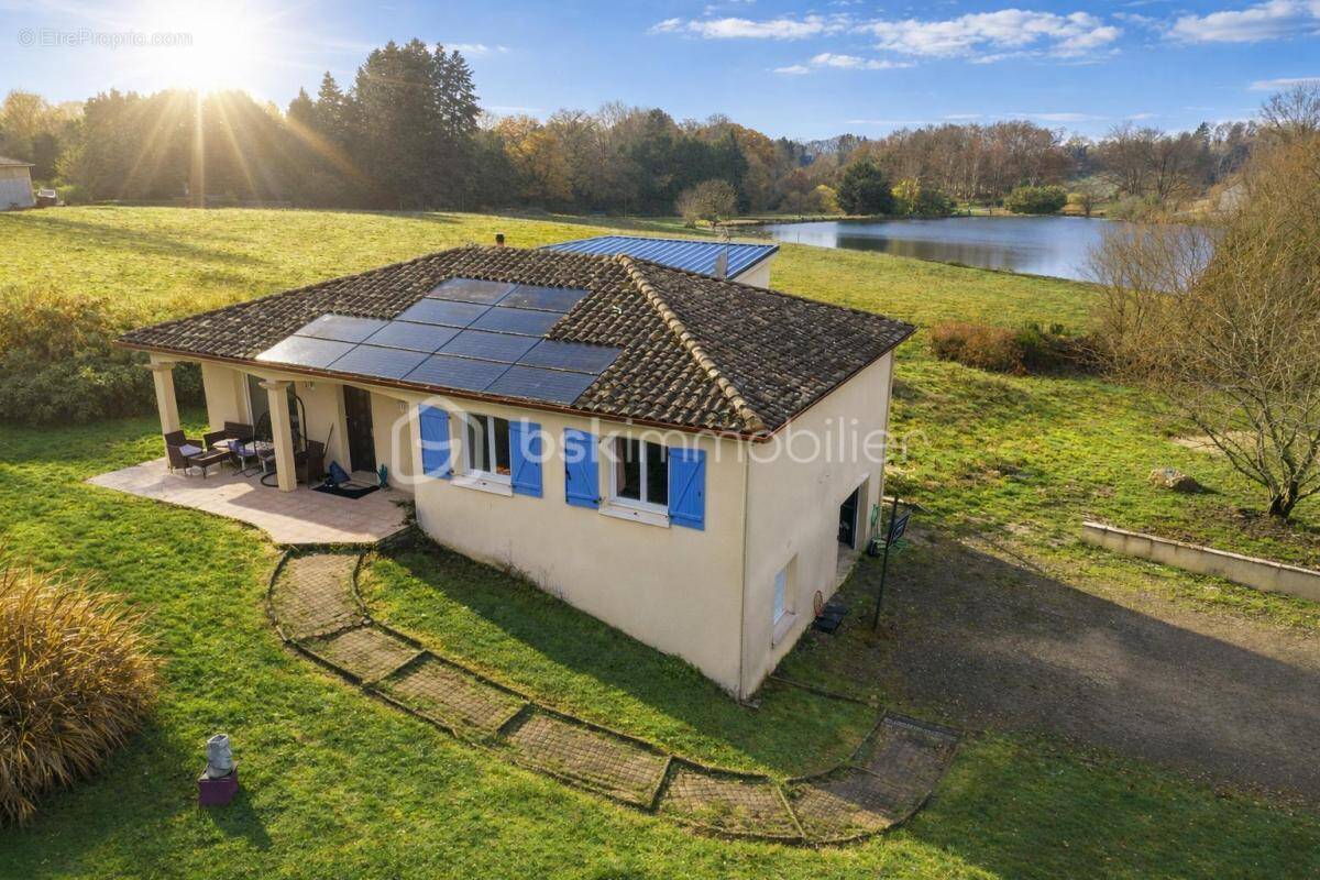 Maison à BONNAC-LA-COTE