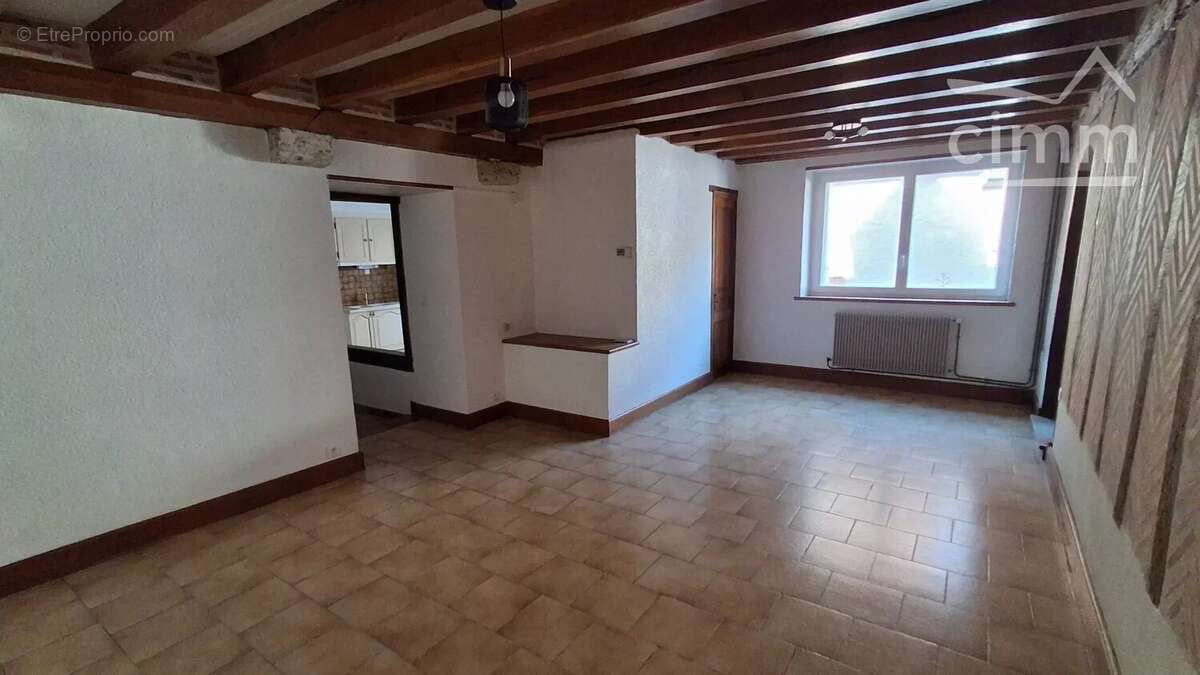 A VENDRE, Vineuil Bourg, maison 3 chambres + pièces aménageables - photo 2