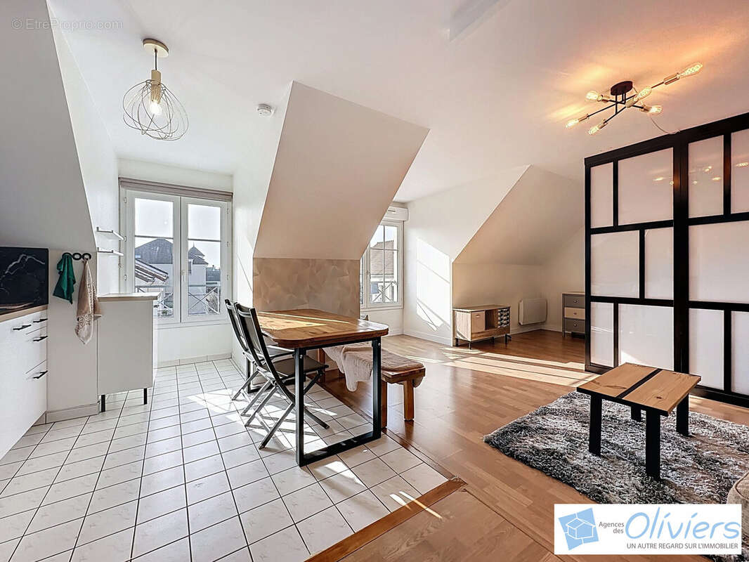 Appartement à VOISINS-LE-BRETONNEUX