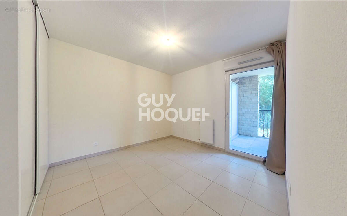 Appartement à CARROS