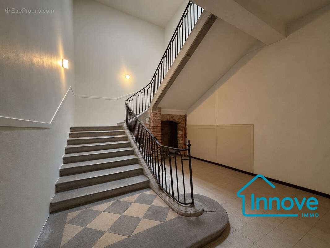 Appartement 365 m² à Grenade  - photo 2