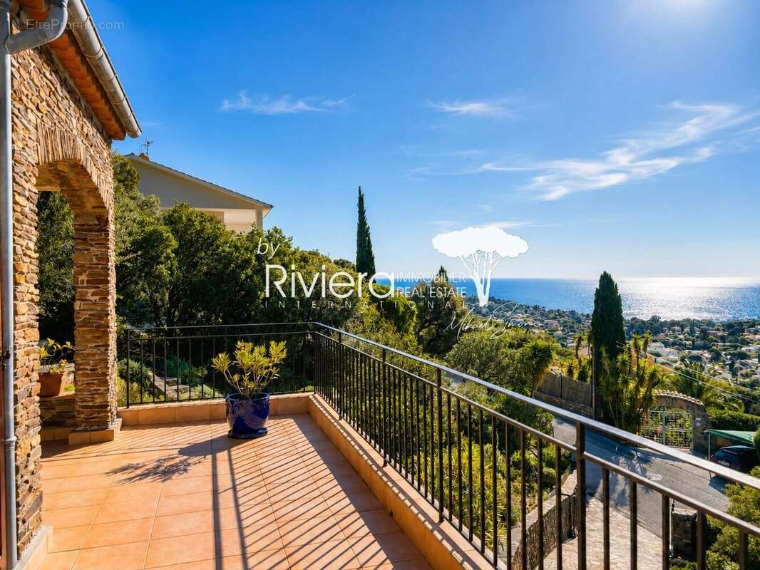 CAVALAIRE - Villa Vue Mer - 6 chambres - Double Garage. - photo 2