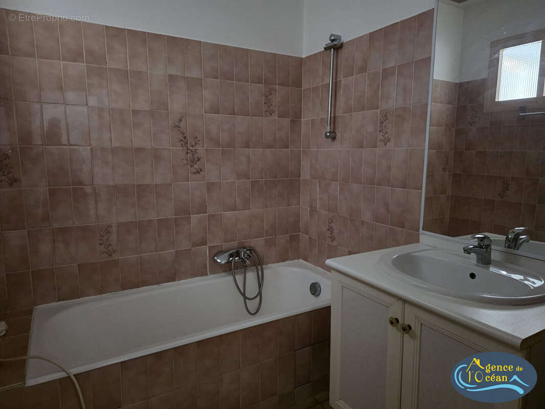 Maison en pierres, de plain pied - 2 chambres -  à vendre 44410 HERBIGNAC à 2 kms des commerces - photo 8