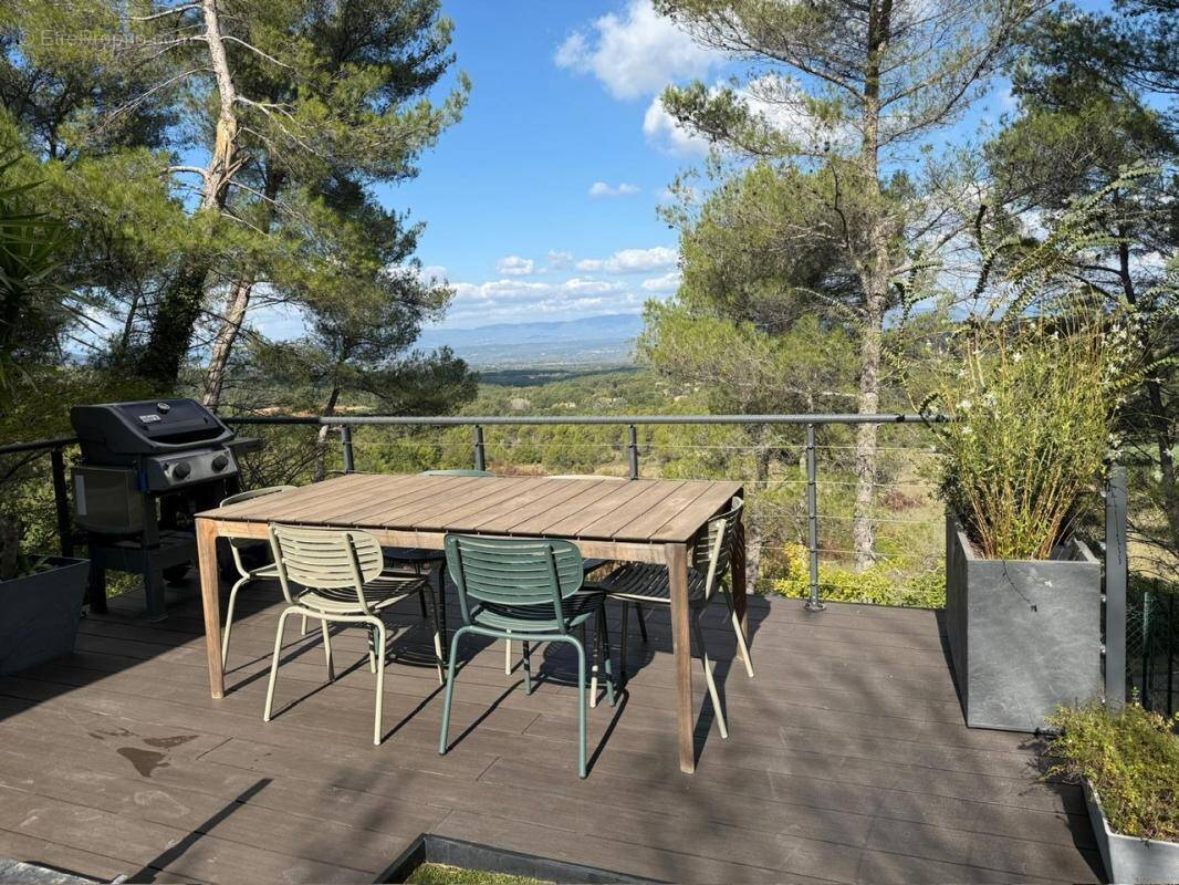 Appartement à VENELLES