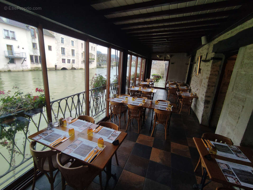 Commerce à ORNANS
