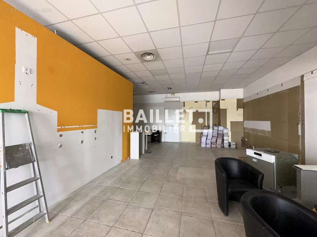 Commerce à TOURRETTES