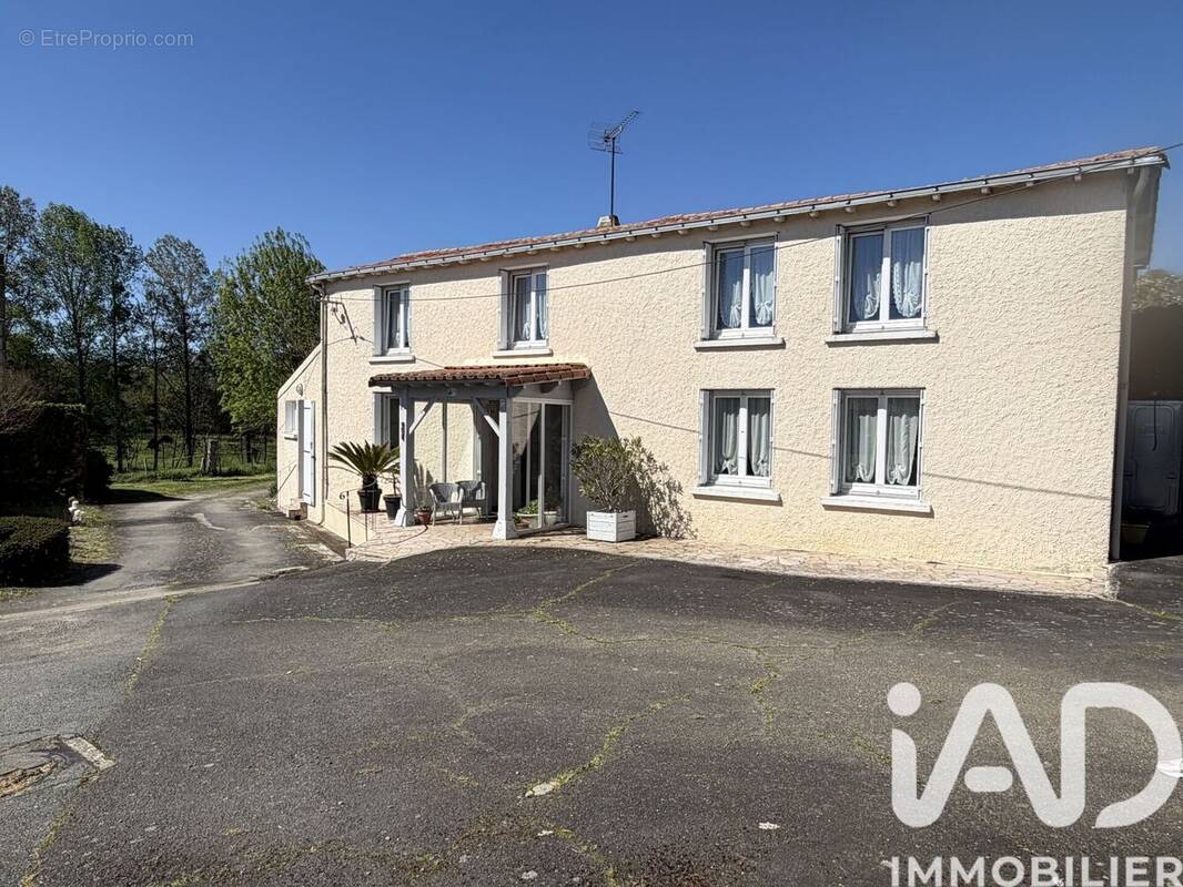 Photo 1 - Maison à SAINT-HILAIRE-DE-VOUST