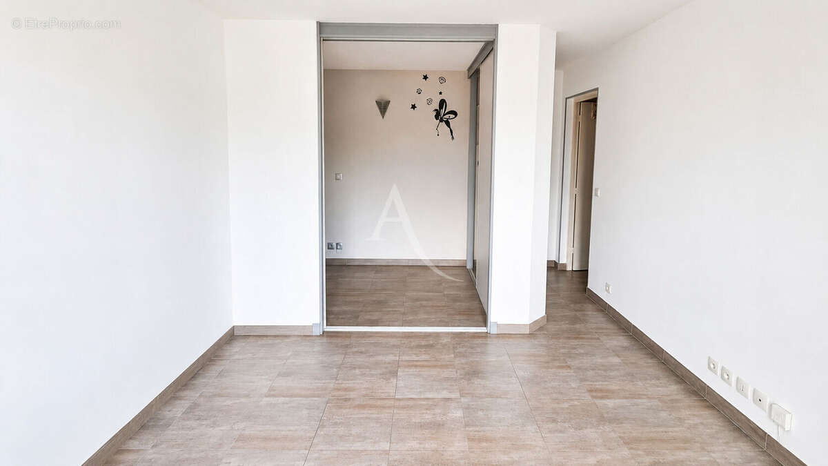 Appartement à SAINT-THIBAULT-DES-VIGNES