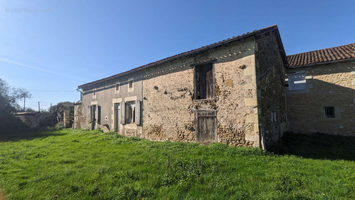 Maison à LA CHAPELLE-BATON