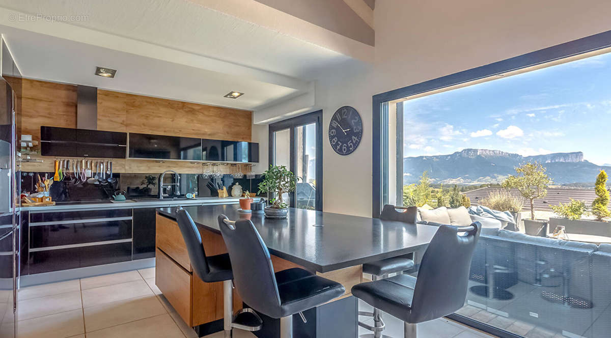 Magnifique Villa avec Vue Panoramique Montagnes & Lac - photo 9