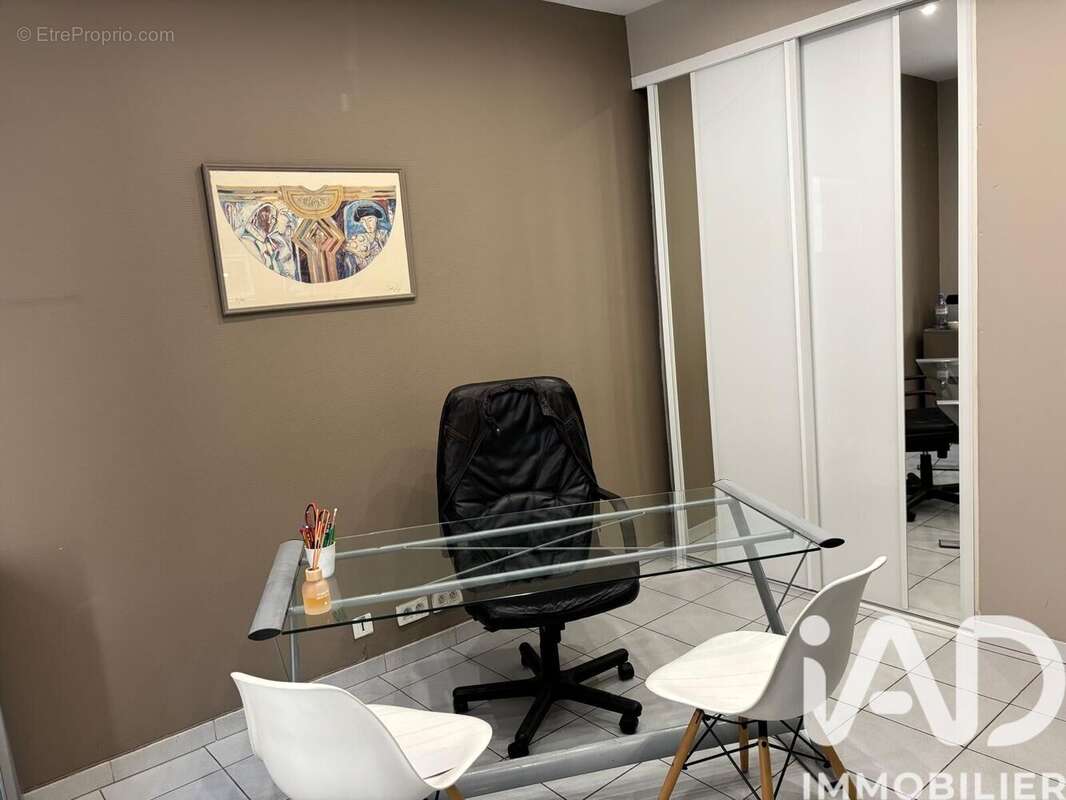 Photo 3 - Commerce à NIMES