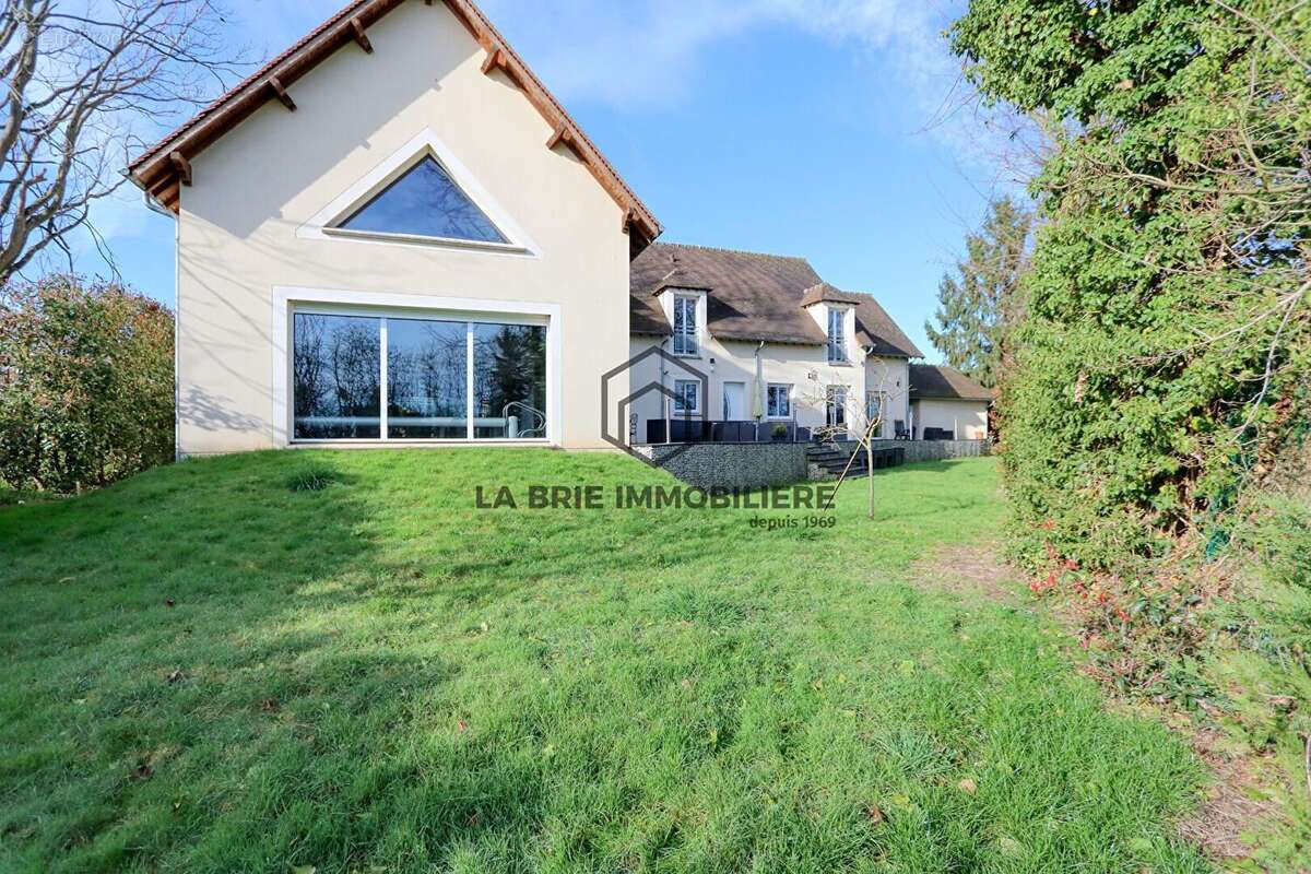 Maison 313 m² à Villecresnes  - photo 2