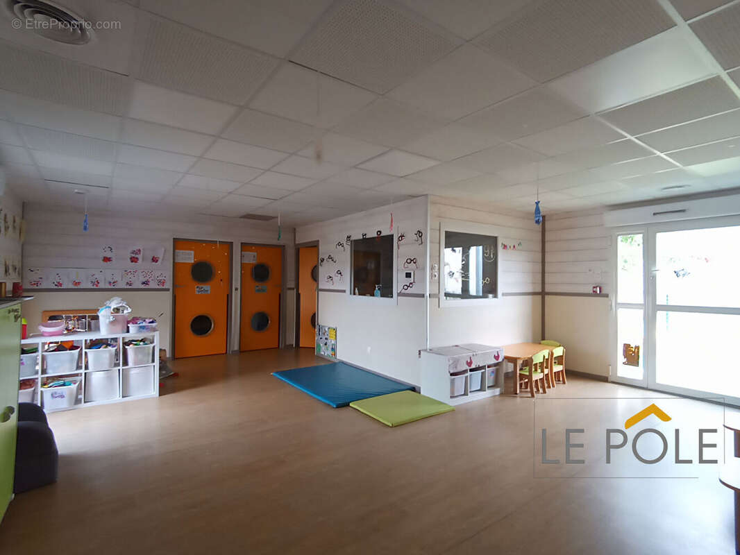 Commerce à MONDRAGON