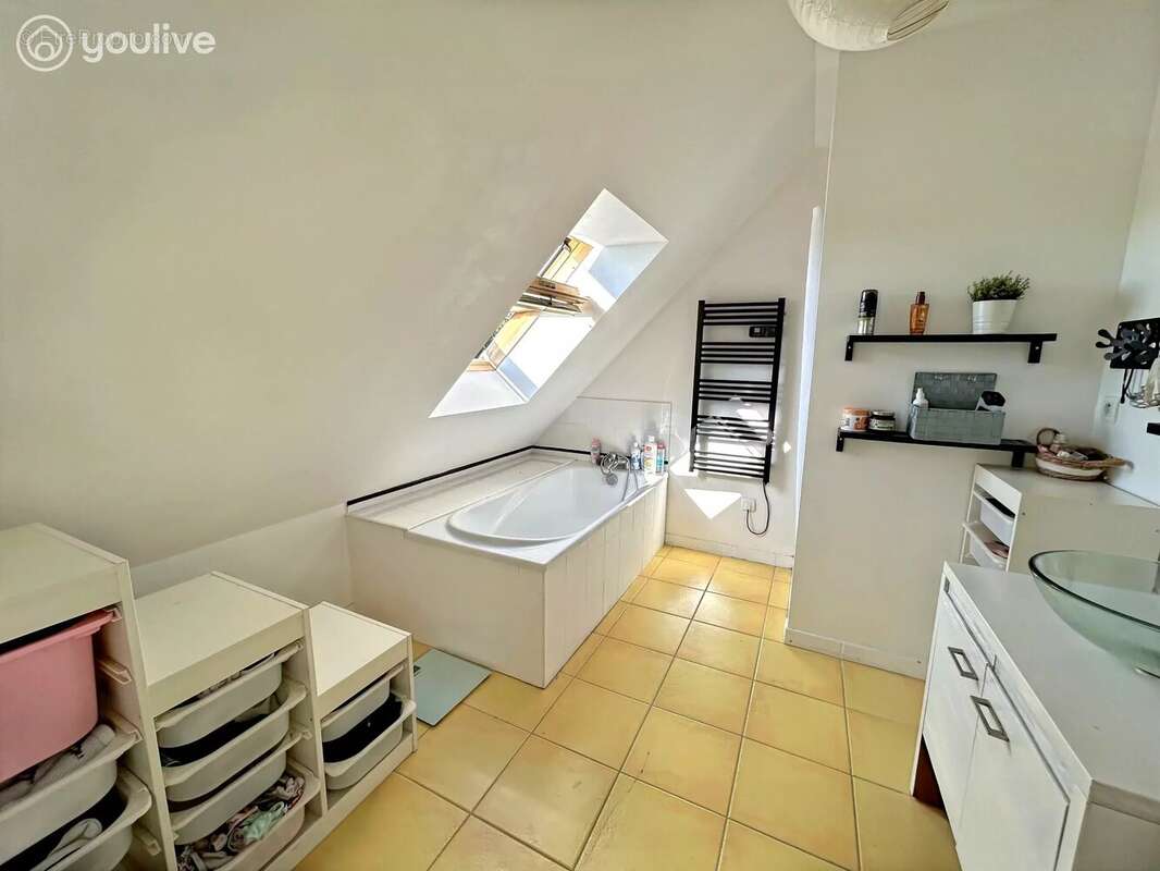 Maison lumineuse avec superbe terrain paysager - photo 13
