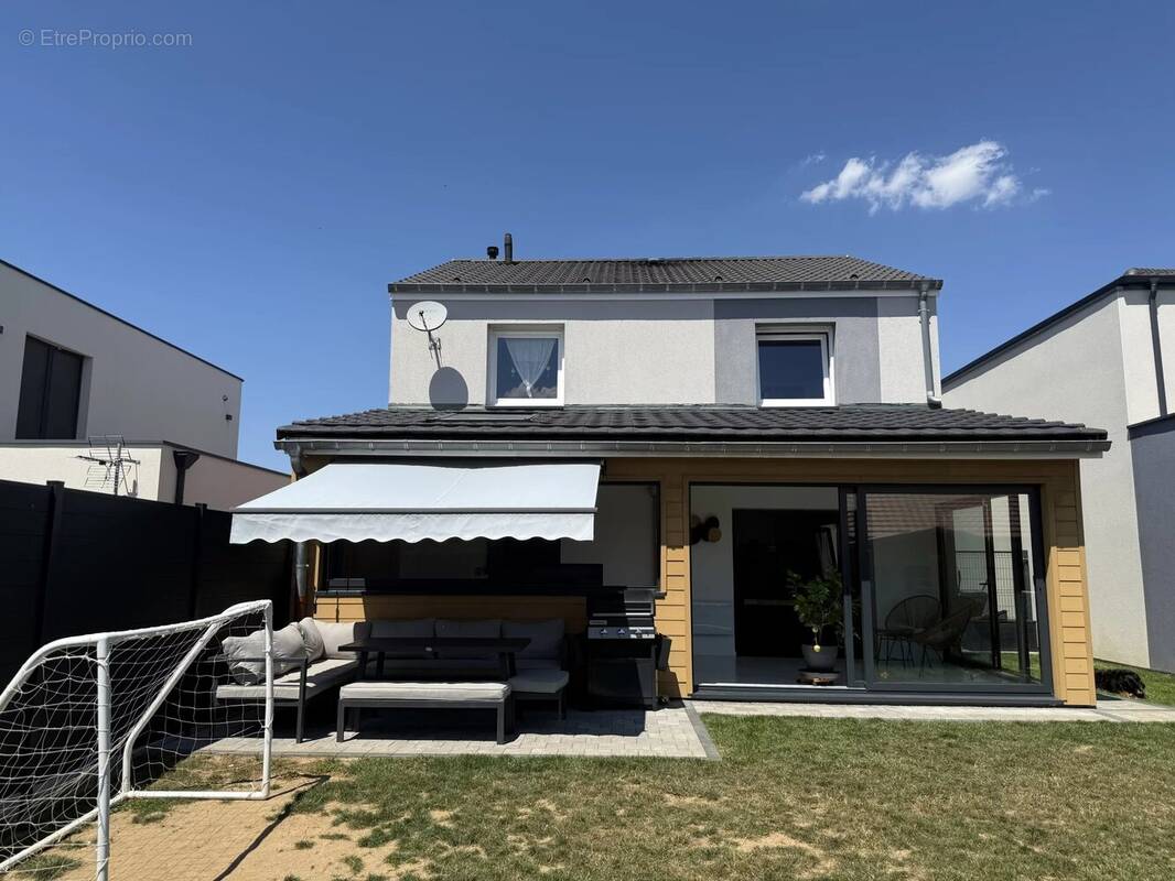  Maison familiale de 127,45 m² habitables avec jardin, terrasse et garage - photo 2