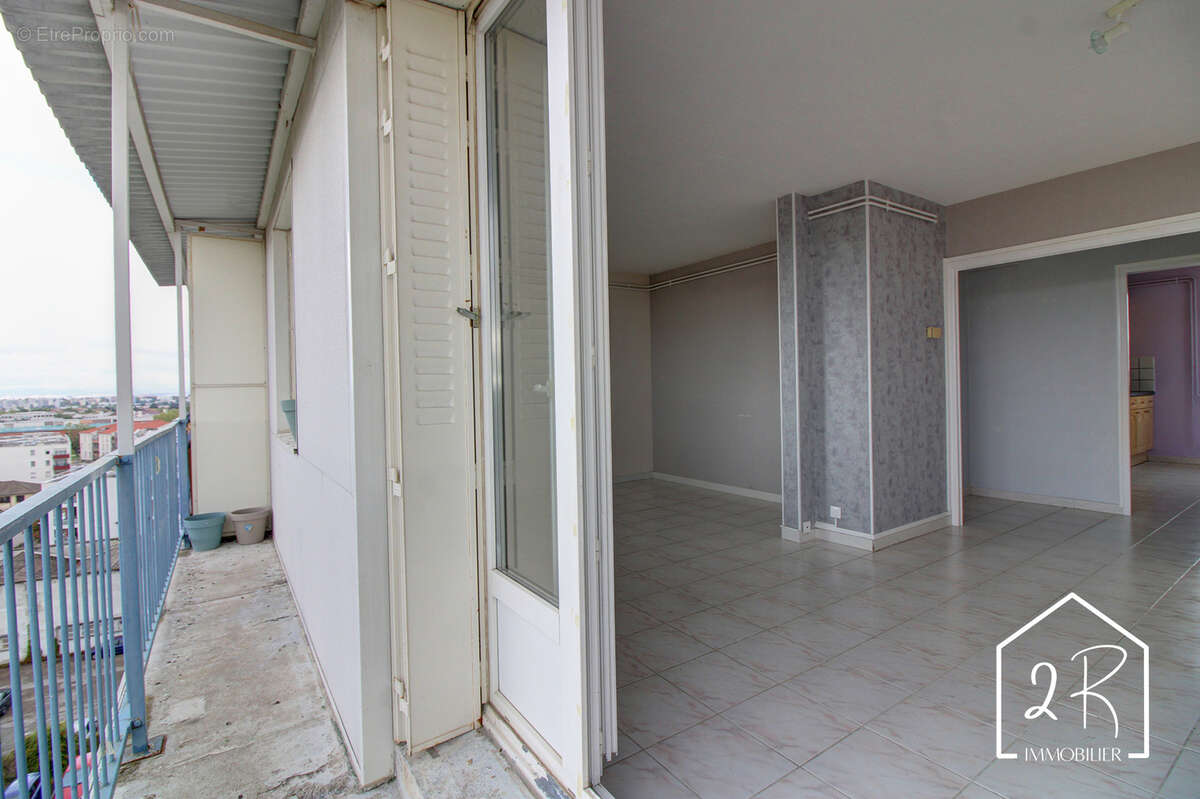 Appartement à MEYZIEU