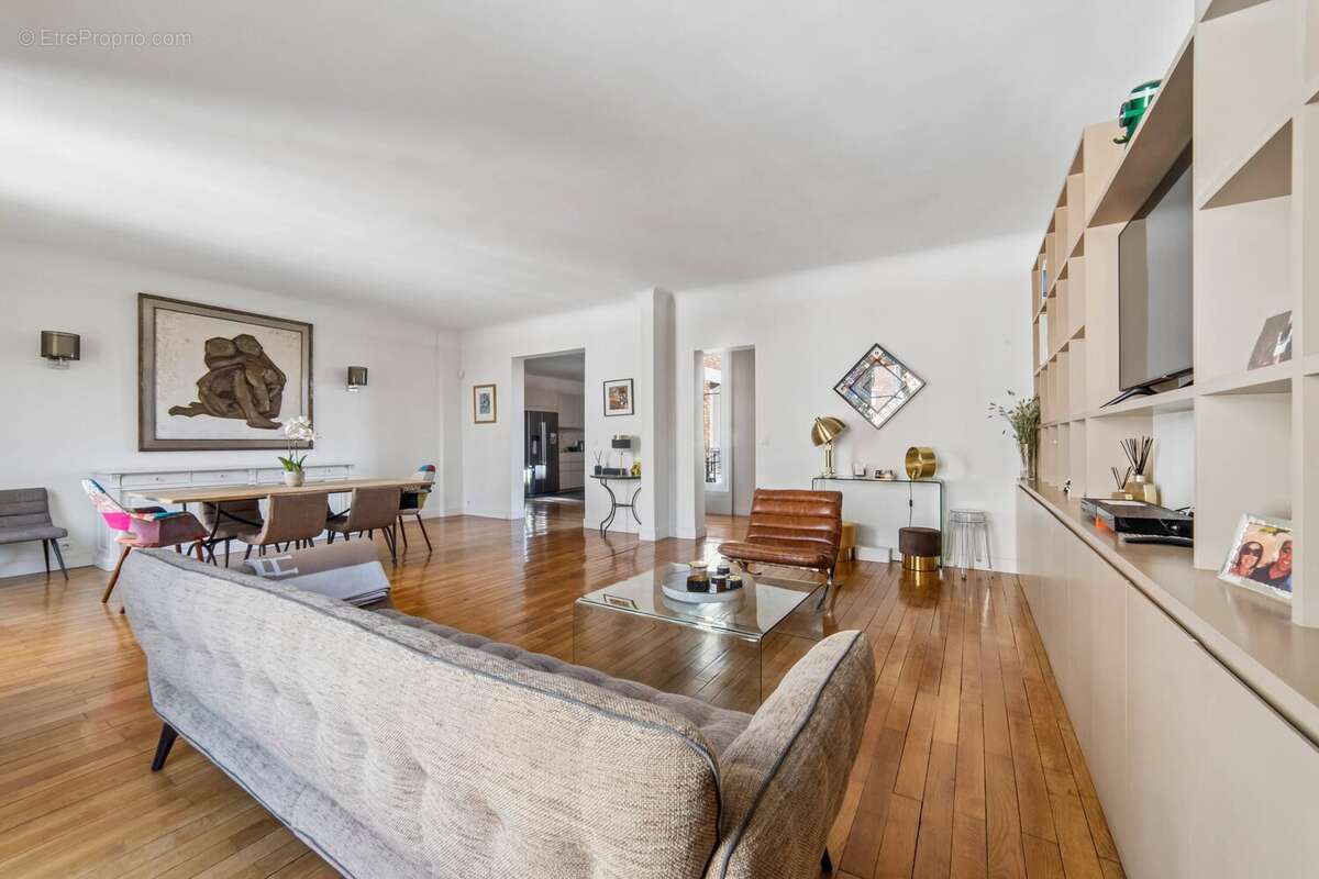 Appartement à NEUILLY-SUR-SEINE