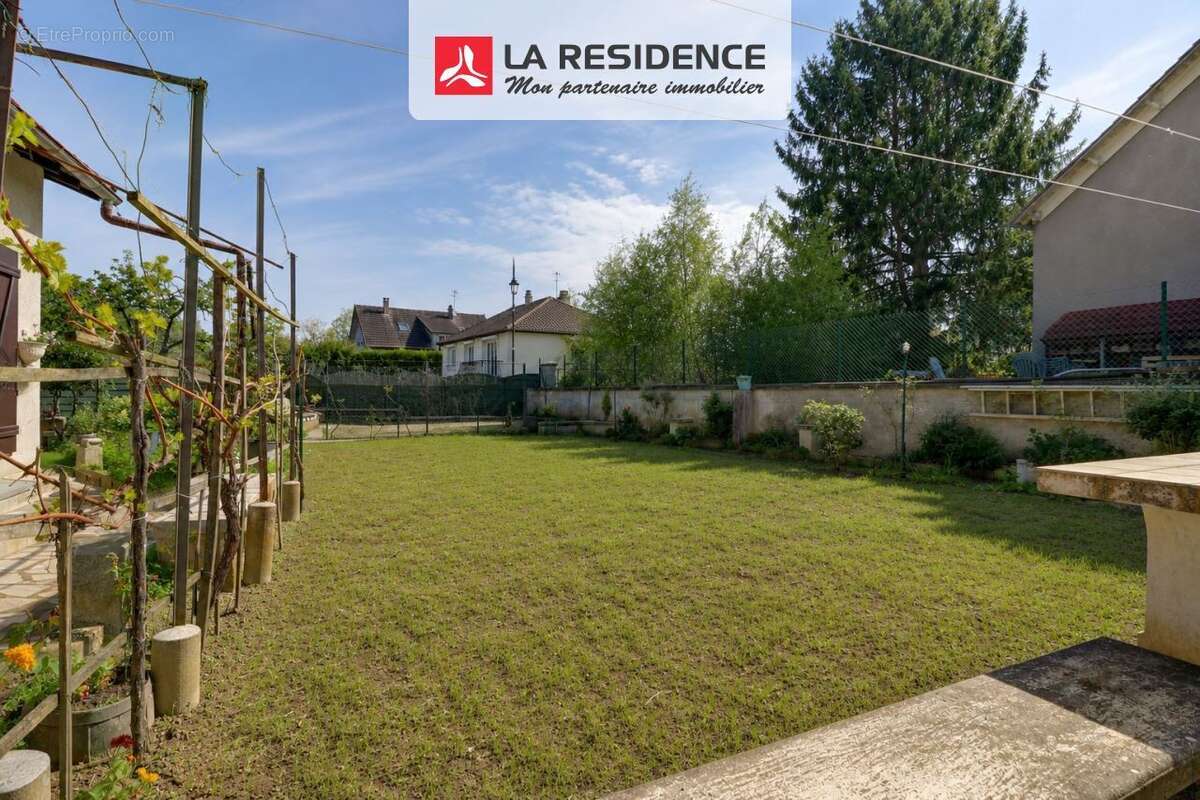 Maison 170 m² à Montfort-L'amaury  - photo 3