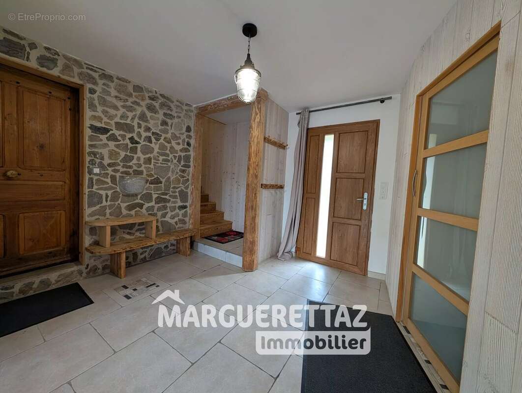 Maison à ONNION