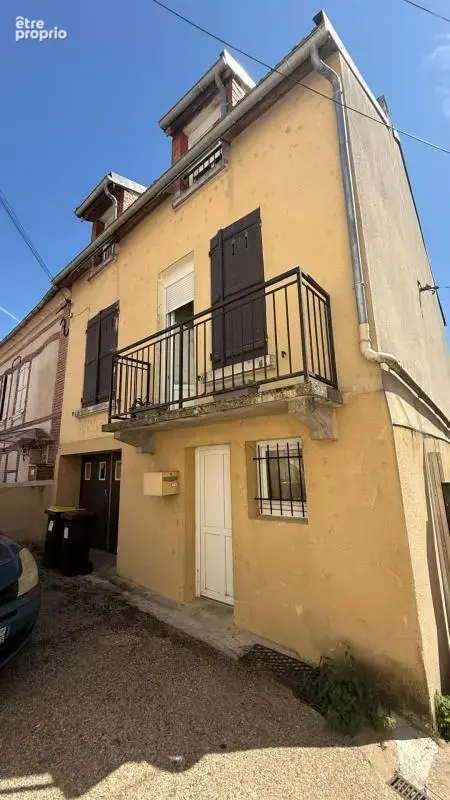 Maison à SAINT-JULIEN-DU-SAULT