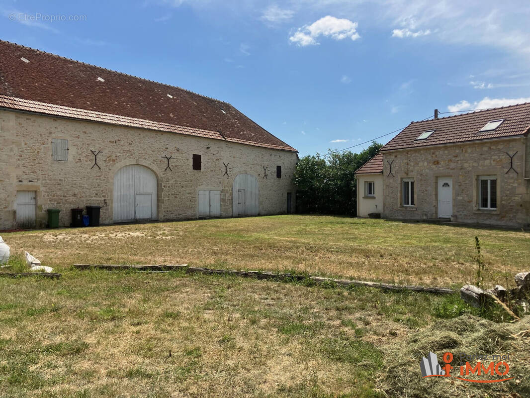 Maison à ETAIS-LA-SAUVIN