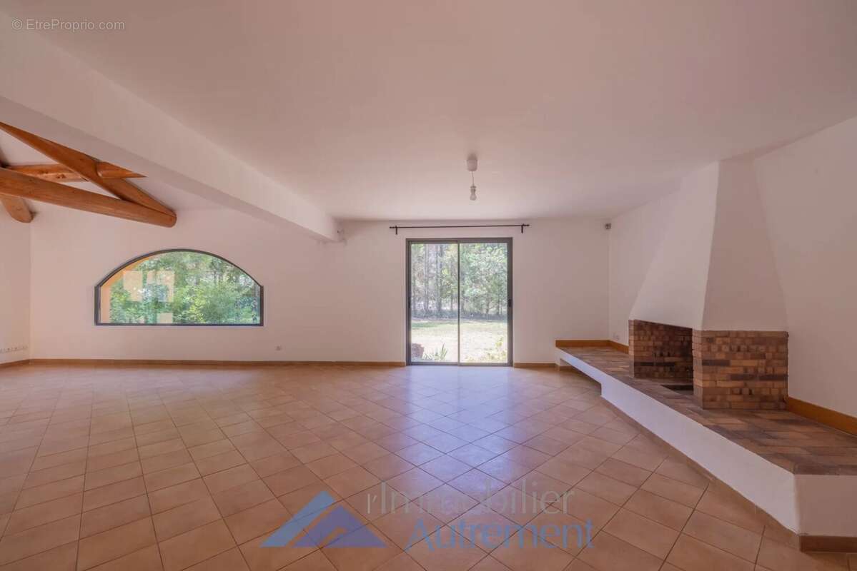 Maison à LE THOLONET