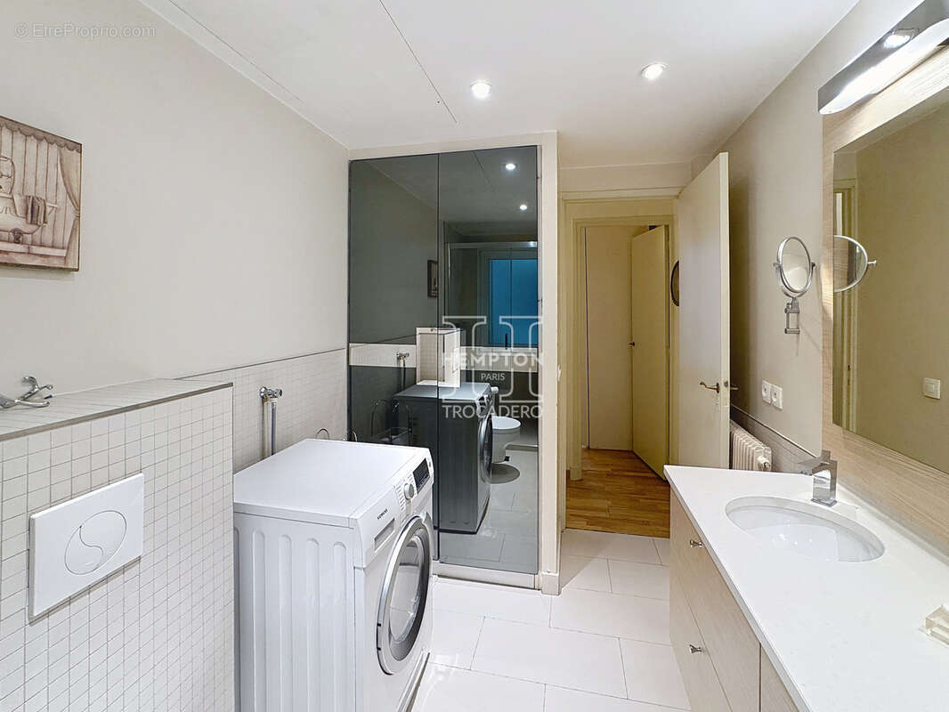 Appartement à PARIS-8E
