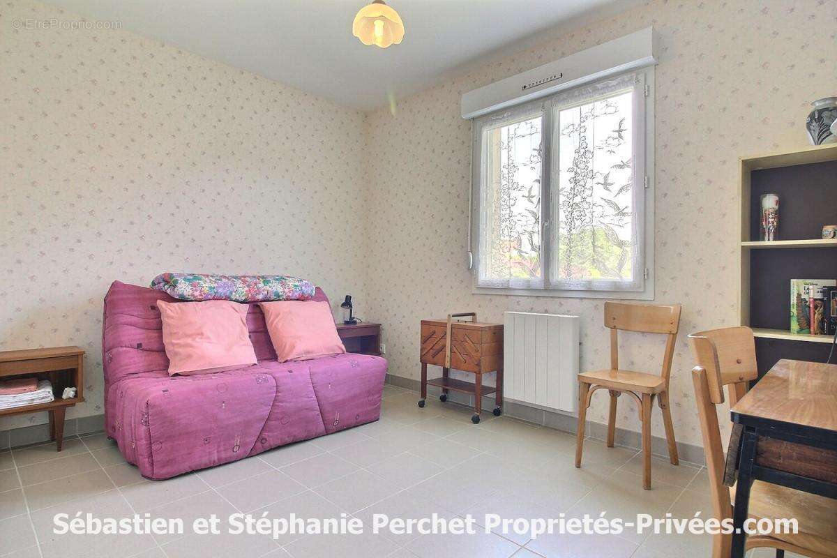 Maison de plain-pied 2006 - 3 chambres - grenier aménageable- Terrain clos et arboré de 1013 m2 - Garage 32 m² - photo 11