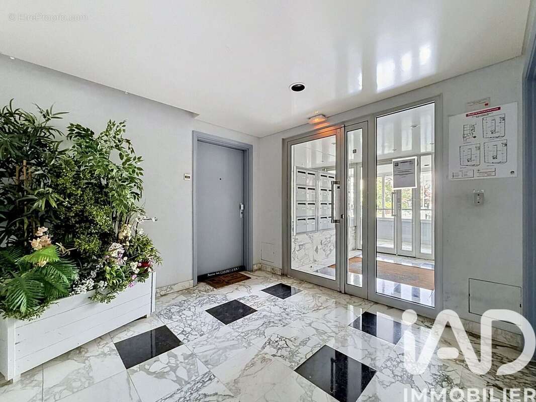 Photo 2 - Appartement à COURBEVOIE