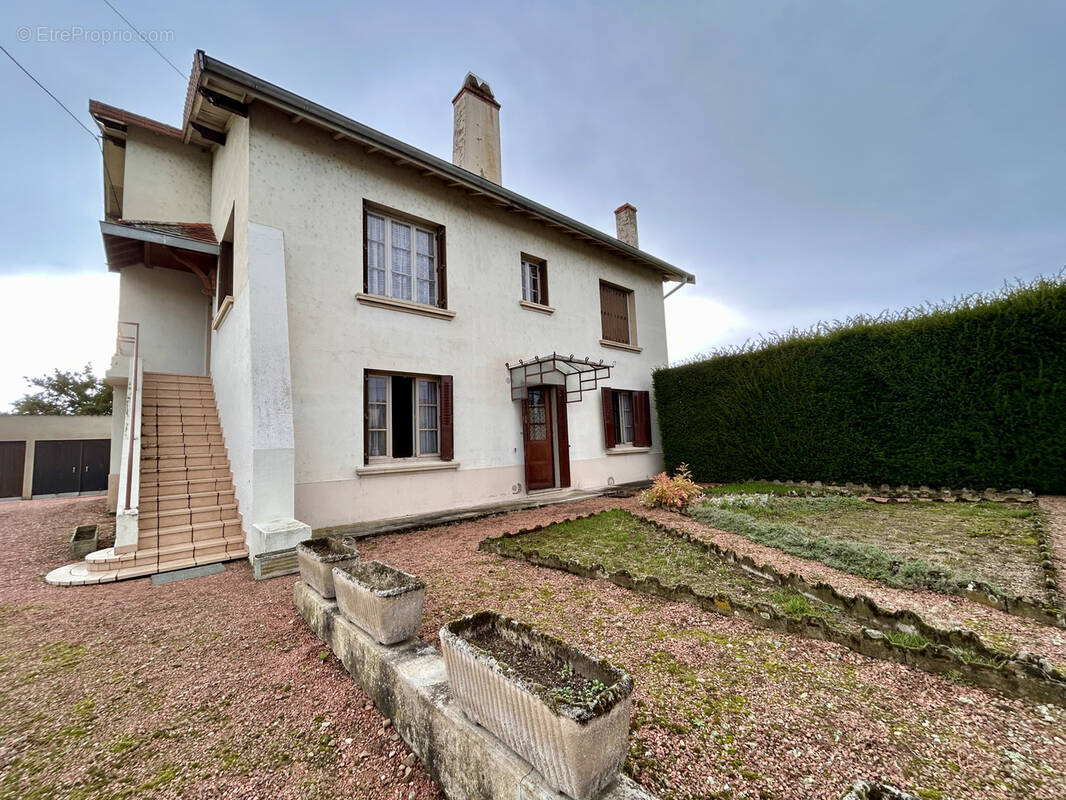 Maison à SAINT-NIZIER-SOUS-CHARLIEU