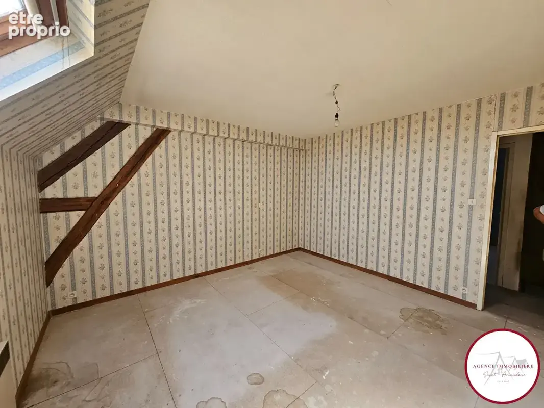 A Bigny-Vallenay, vaste maison de 5 chambres avec grange et grand terrain arboré . - photo 10