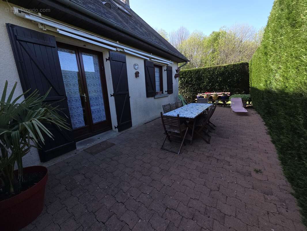Appartement à SAINT-PRIEST-LA-FEUILLE