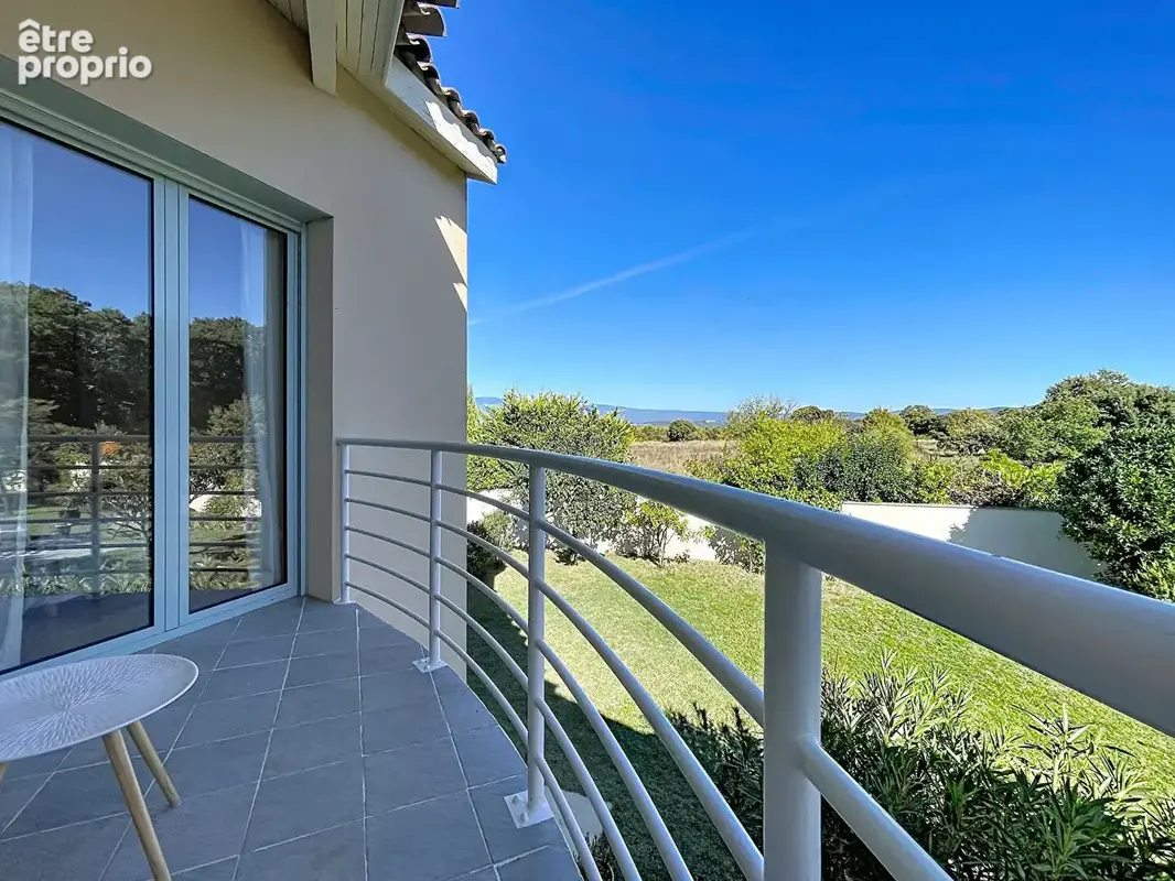 Villa d'architecte de 240m² avec piscine sur terrain de 3000m² - photo 11