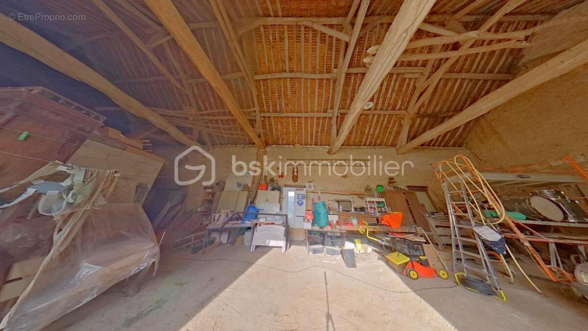 Corps de ferme de 179 m² avec une grande de grange  150 m² sur 1624 m² de terrain - photo 19