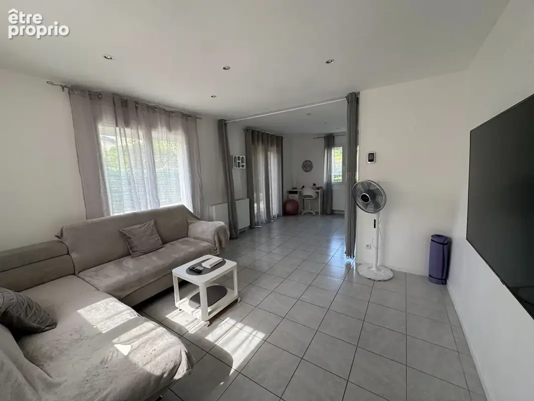 Maison 105 m² à Cranves-Sales  - photo 2