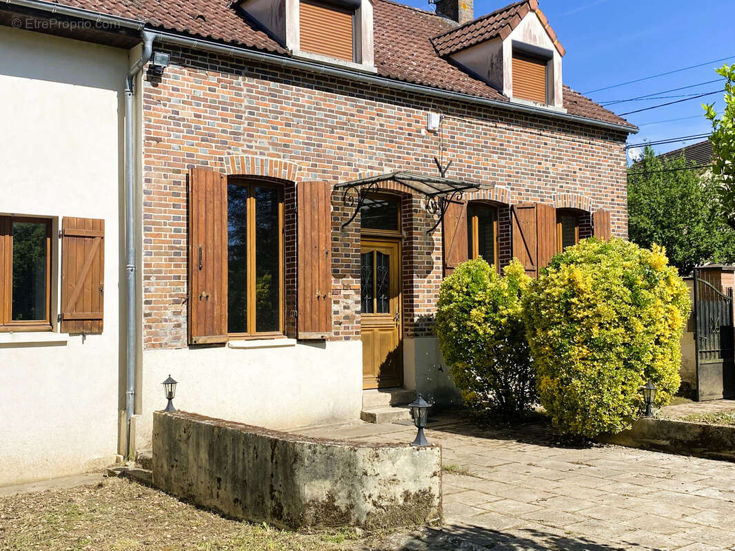 Maison 171 m² à Vernoy  - photo 2