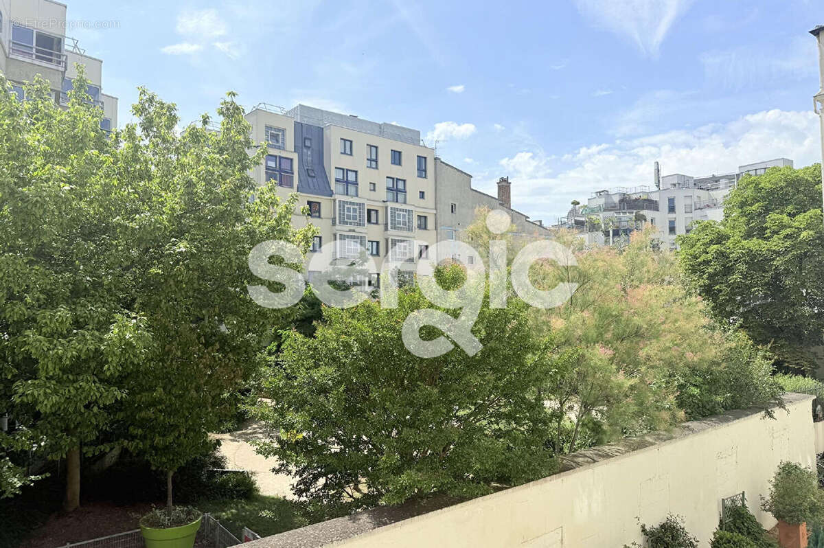 Appartement à PARIS-14E
