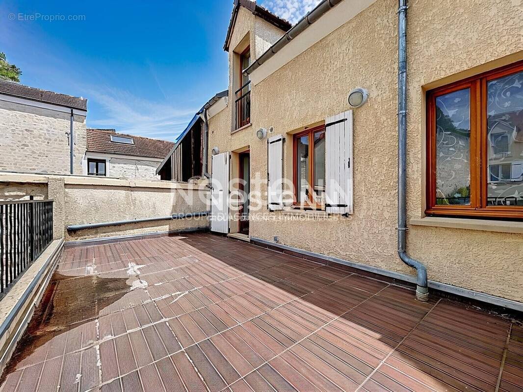 Appartement à CHAMPAGNE-SUR-OISE