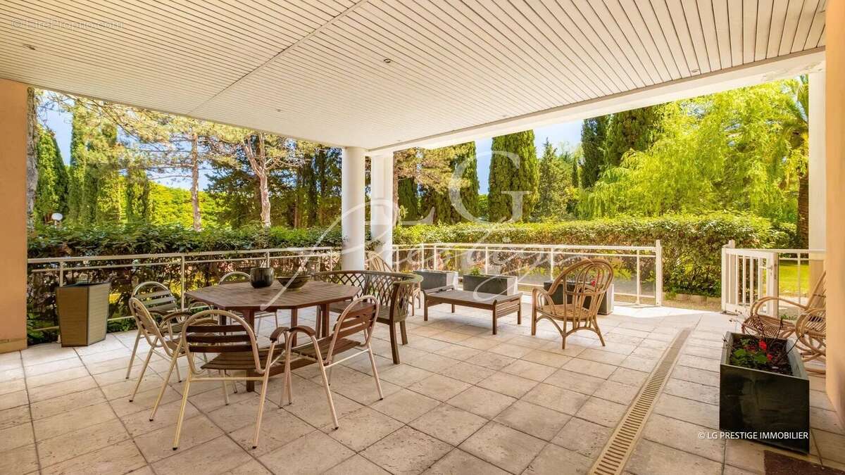 Appartement à MANDELIEU-LA-NAPOULE