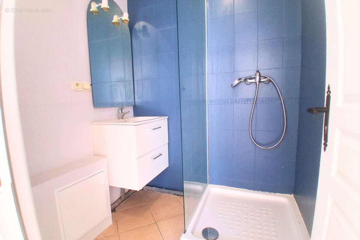 Immeuble de rapport 266 m2 -  6 appartements -  3 locaux commerciaux  -centre-ville de béziers - photo 16