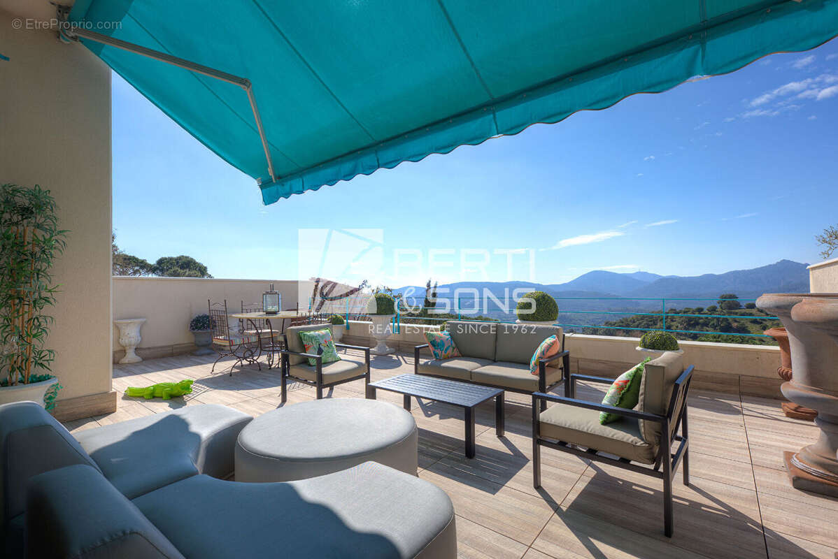 Appartement à MANDELIEU-LA-NAPOULE