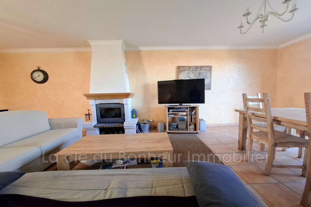 Maison 157 m² à Aiguines  - photo 5