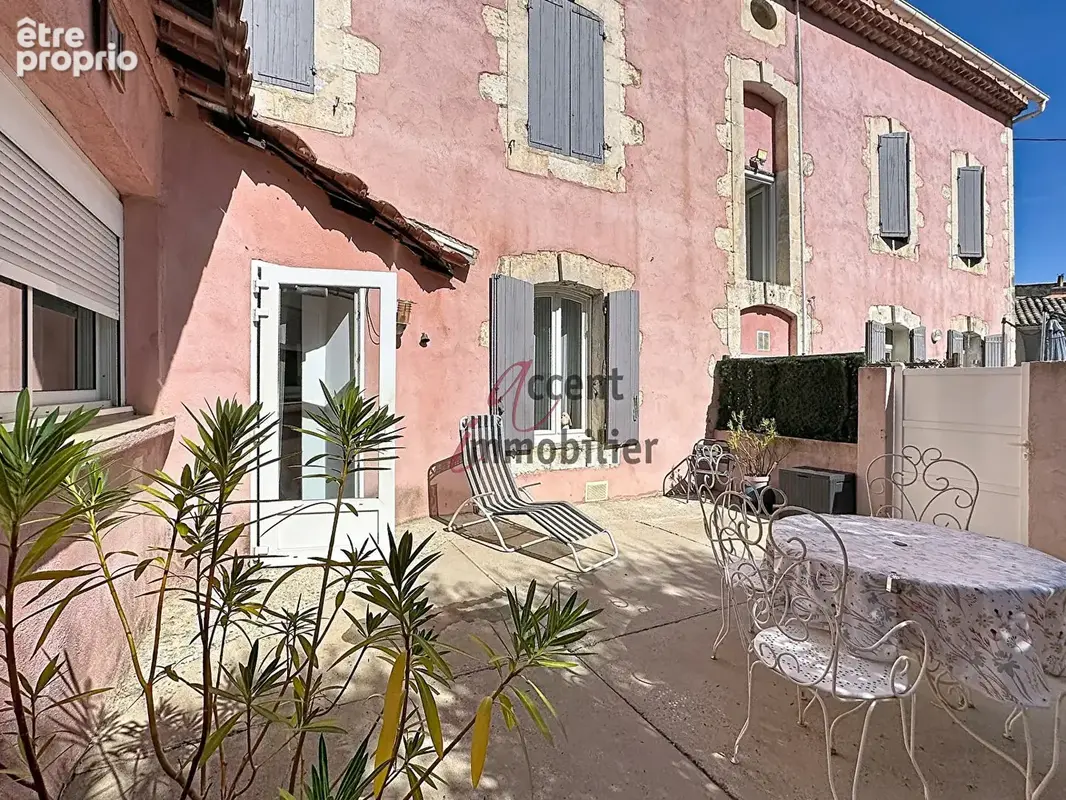 Orgon  - t2 en rez-de-chaussée avec grande terrasse, cave et parking - photo 9