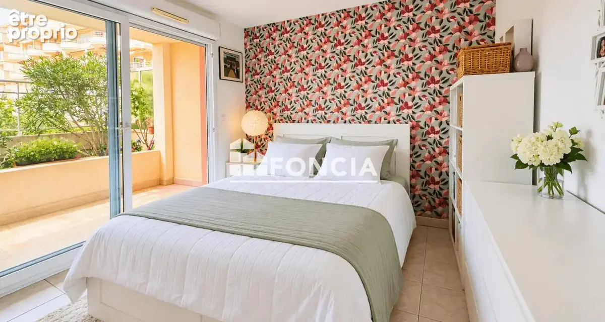 Saint-Raphaël — CENTRE VILLE à 5 mn des plages - T3 de 70 m² avec 46 m² d'extérieurs, DPE C, vendu avec garage et cave - photo 3