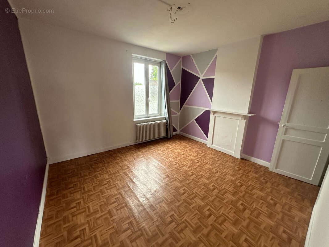 Maison à QUIEVRECHAIN