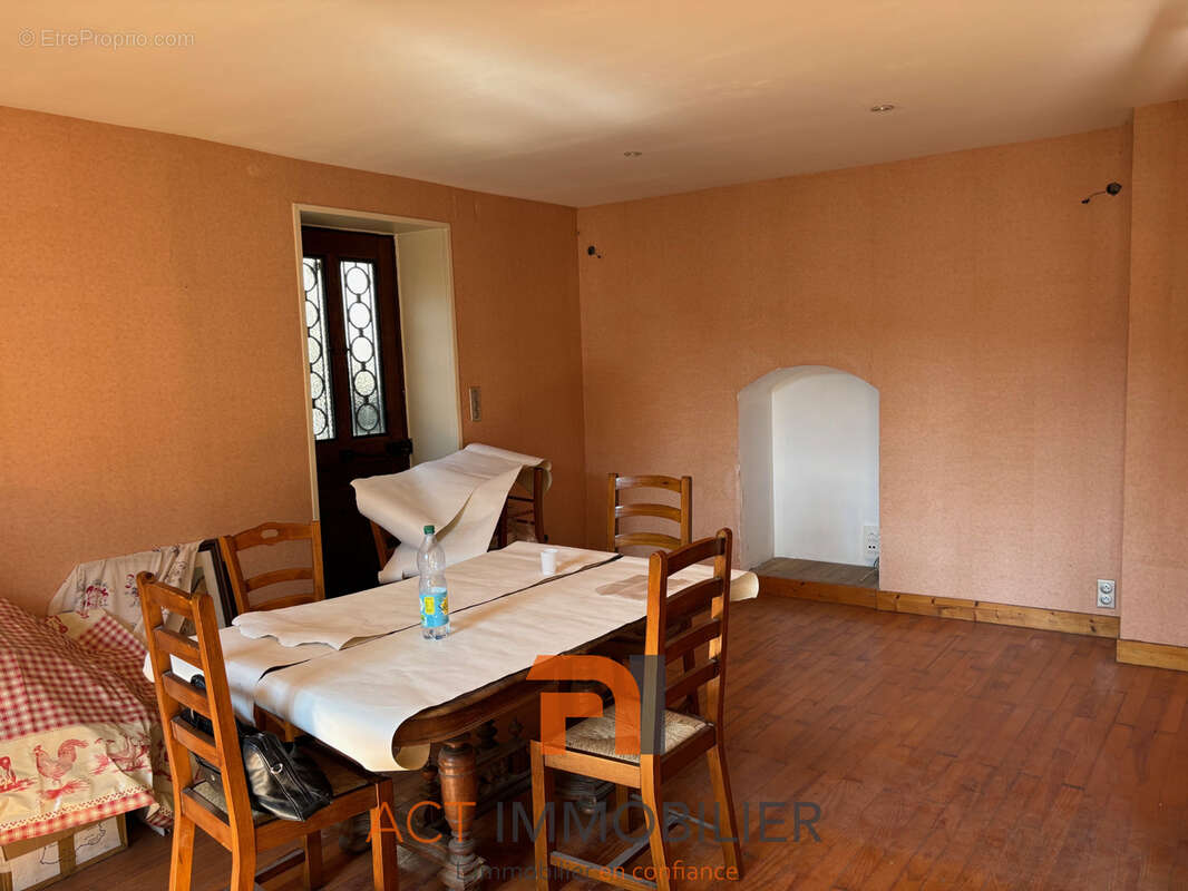Maison à SAIN-BEL