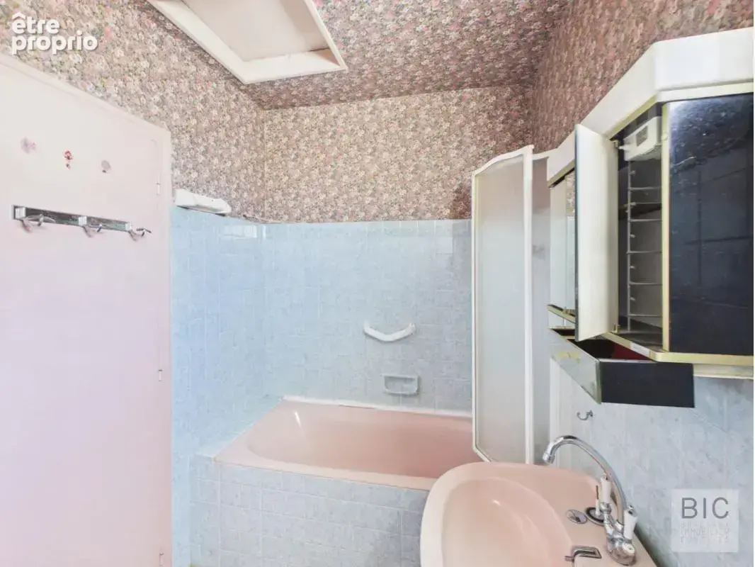 A vendre maison à rafraîchir avec garage, véranda et jardin - photo 13