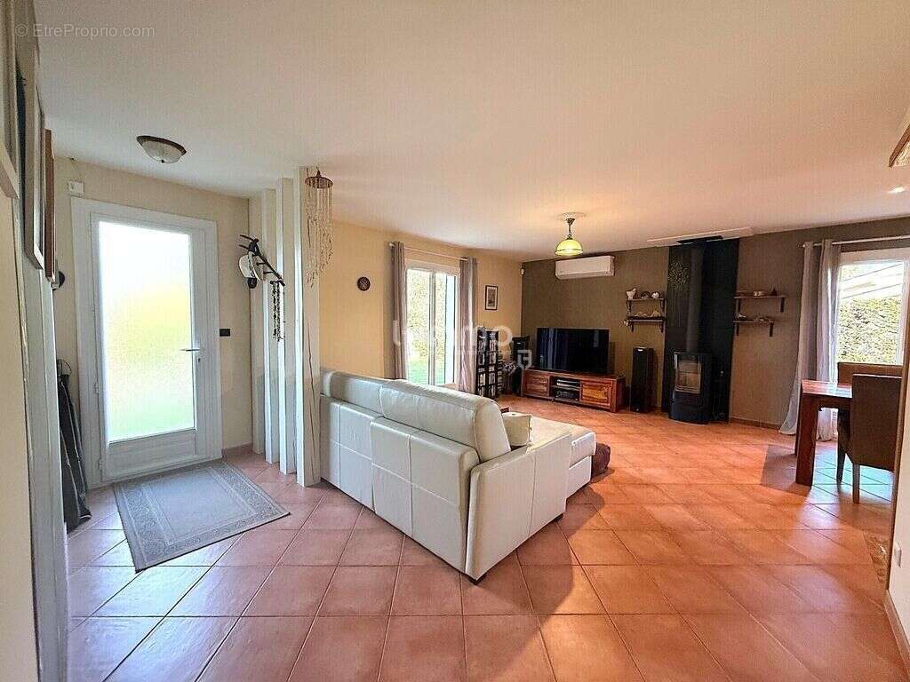 Maison à SAINT-MICHEL-DE-RIEUFRET