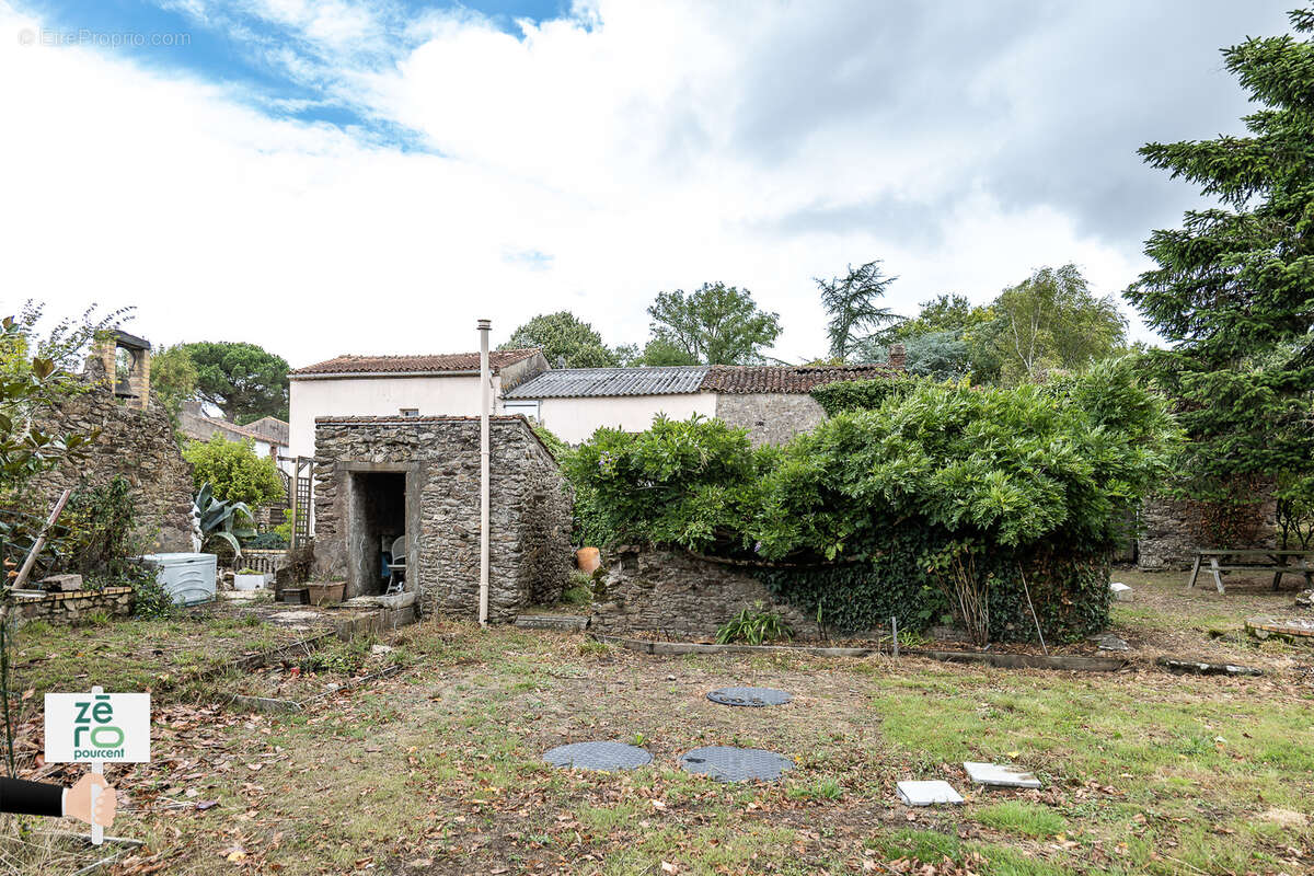 Maison de charme en pierre à vendre à Saint-Étienne-du-Bois, proche Legé   174 m2 habitables - photo 39