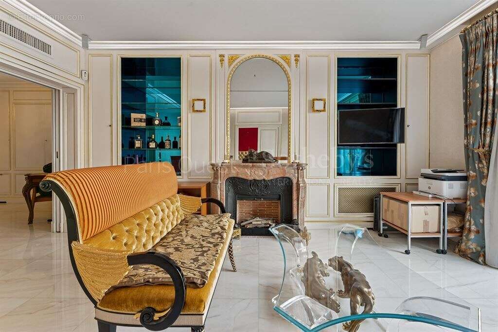 Appartement à PARIS-8E